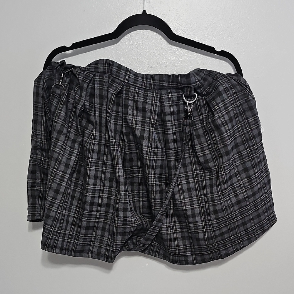 Hot Topic Black Plaid Women's XL Skirt